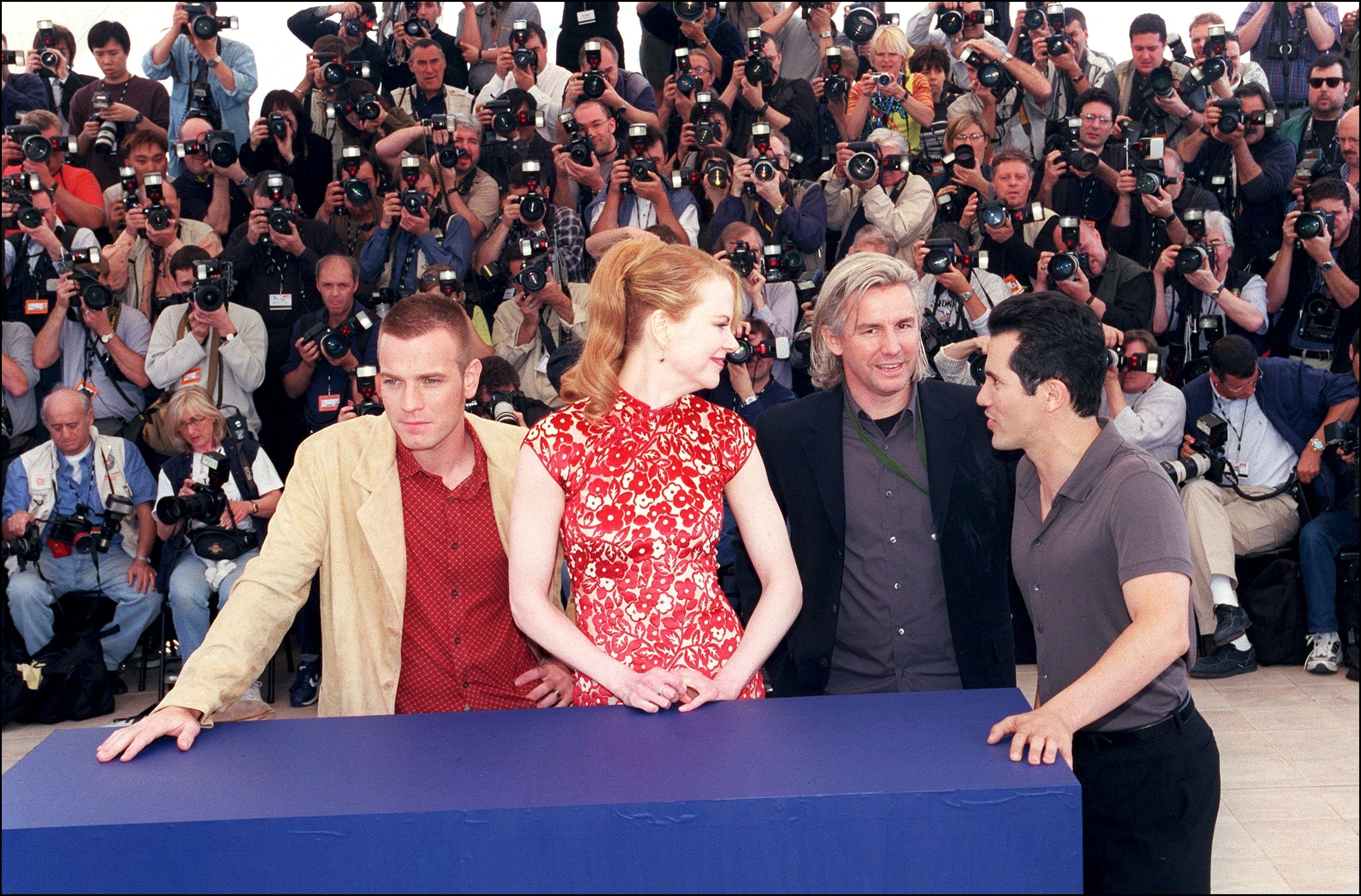 2001-05-07-54th-Cannes-Film-Festival-Moulin-Rouge-Photocall-022.jpg