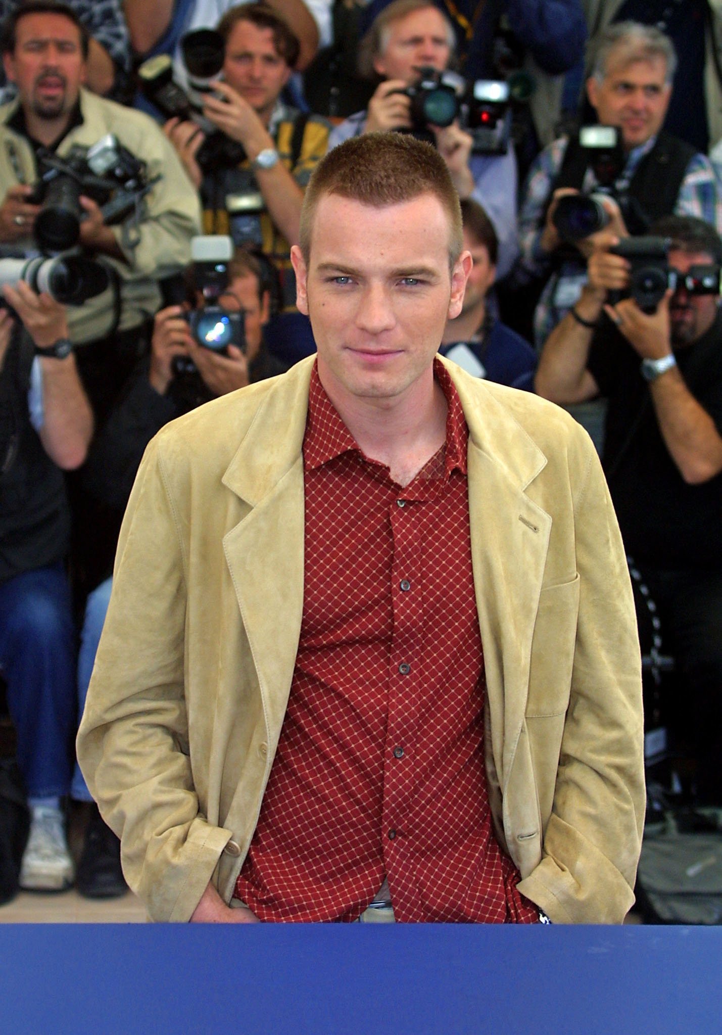2001-05-07-54th-Cannes-Film-Festival-Moulin-Rouge-Photocall-055.jpg