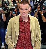 2001-05-07-54th-Cannes-Film-Festival-Moulin-Rouge-Photocall-055.jpg