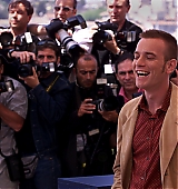 2001-05-07-54th-Cannes-Film-Festival-Moulin-Rouge-Photocall-056.jpg
