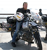 2004-07-29-Ewan-McGregor-and-Charley-Booman-Complete-2000-Mile-Motorbike-Journey-034.jpg