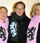 2004-09-16-Lion-Scarf-Launch-Benefiting-Childrens-Hospice-Association-007.jpg