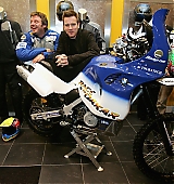 2005-12-14-Ewan-McGregor-and-Charley-Boorman-Launch-Race-To-Dakar-005.jpg