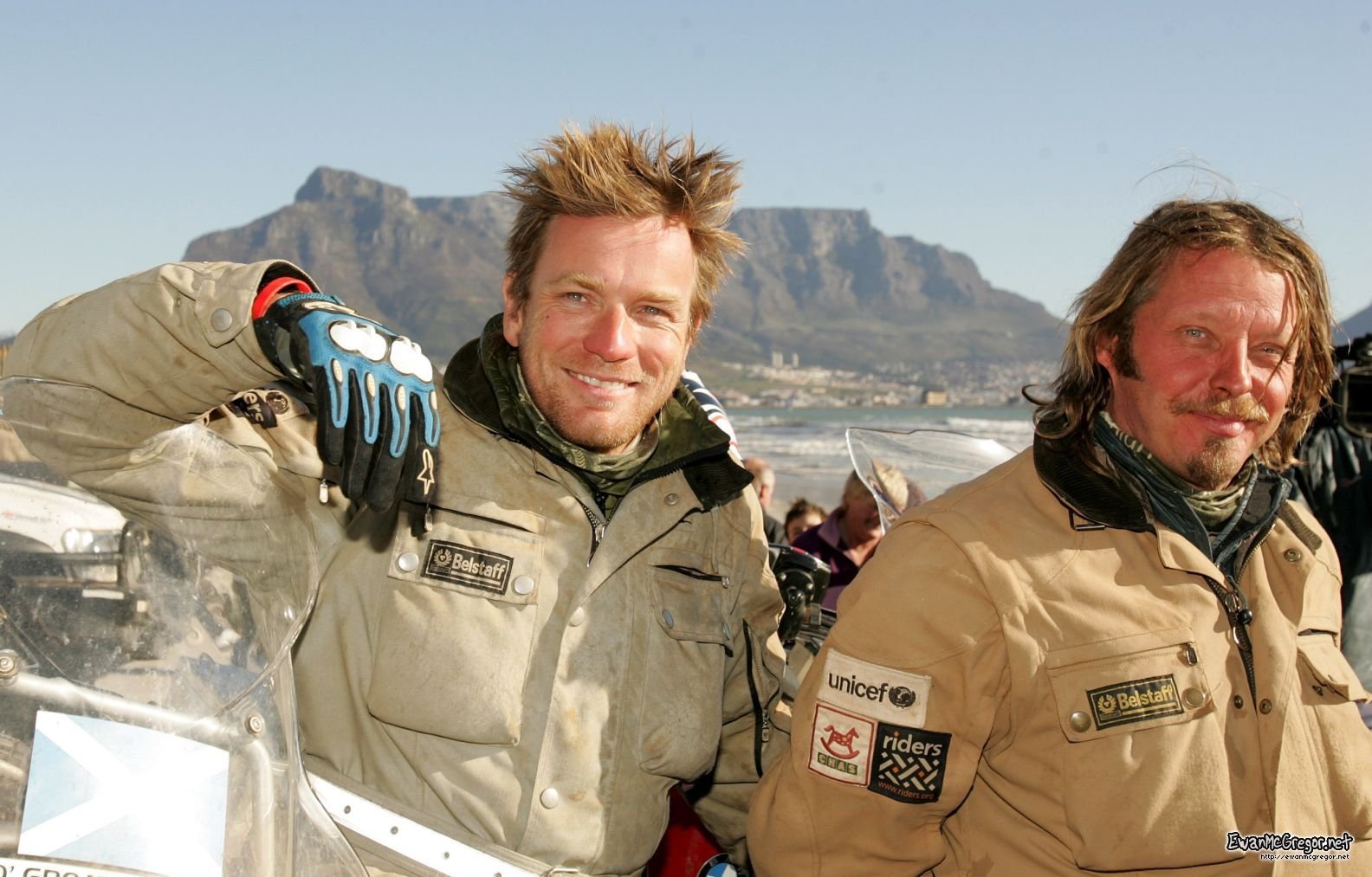 2007-08-04-Ewan-McGregor-and-Charlie-Boorman-Arrive-in-Cape-Town-054.jpg