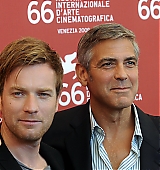 2009-09-08-66th-Venice-Film-Festival-The-Men-Who-Stare-At-Goats-Photocall-002.jpg