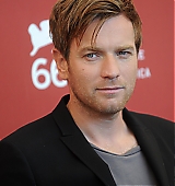 2009-09-08-66th-Venice-Film-Festival-The-Men-Who-Stare-At-Goats-Photocall-005.jpg