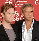 2009-09-08-66th-Venice-Film-Festival-The-Men-Who-Stare-At-Goats-Photocall-047.jpg