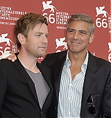 2009-09-08-66th-Venice-Film-Festival-The-Men-Who-Stare-At-Goats-Photocall-056.jpg