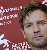 2009-09-08-66th-Venice-Film-Festival-The-Men-Who-Stare-At-Goats-Photocall-094.jpg