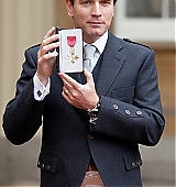 2013-06-28-Ewan-McGregor-Receives-Officer-Of-the-Most-Excellent-Order-of-The-British-Empire-014.jpg