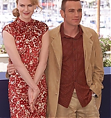 2001-05-07-54th-Cannes-Film-Festival-Moulin-Rouge-Photocall-033.jpg