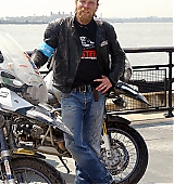 2004-07-29-Ewan-McGregor-and-Charley-Booman-Complete-2000-Mile-Motorbike-Journey-044.jpg