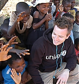 2005-00-00-UNICEF-Ewan-visits-Malawi-002.jpg