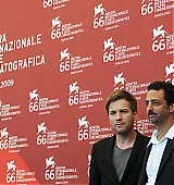 2009-09-08-66th-Venice-Film-Festival-The-Men-Who-Stare-At-Goats-Photocall-042.jpg