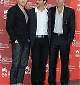 2009-09-08-66th-Venice-Film-Festival-The-Men-Who-Stare-At-Goats-Photocall-066.jpg