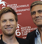 2009-09-08-66th-Venice-Film-Festival-The-Men-Who-Stare-At-Goats-Photocall-073.jpg