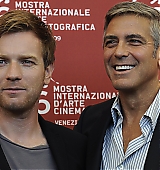 2009-09-08-66th-Venice-Film-Festival-The-Men-Who-Stare-At-Goats-Photocall-075.jpg