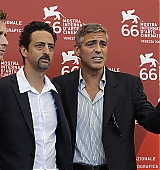 2009-09-08-66th-Venice-Film-Festival-The-Men-Who-Stare-At-Goats-Photocall-076.jpg