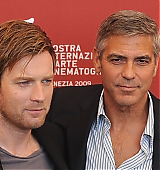 2009-09-08-66th-Venice-Film-Festival-The-Men-Who-Stare-At-Goats-Photocall-079.jpg
