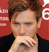 2009-09-08-66th-Venice-Film-Festival-The-Men-Who-Stare-At-Goats-Photocall-083.jpg