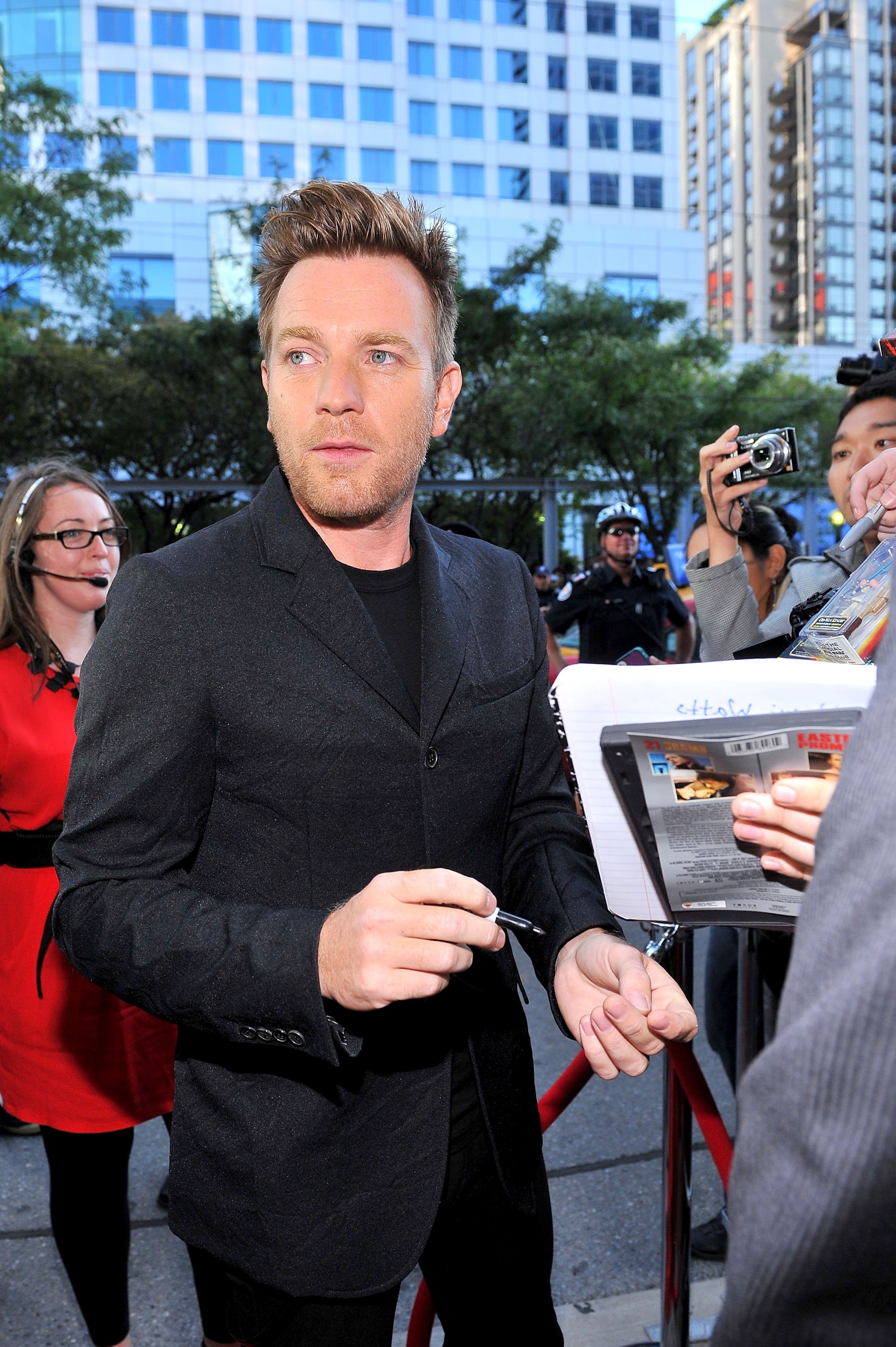 2012-09-09-TIFF-The-Impossible-Premiere-011.jpg