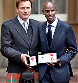 2013-06-28-Ewan-McGregor-Receives-Officer-Of-the-Most-Excellent-Order-of-The-British-Empire-011.jpg
