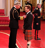 2013-06-28-Ewan-McGregor-Receives-Officer-Of-the-Most-Excellent-Order-of-The-British-Empire-026.jpg