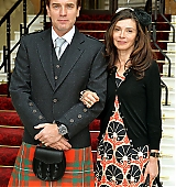 2013-06-28-Ewan-McGregor-Receives-Officer-Of-the-Most-Excellent-Order-of-The-British-Empire-032.jpg